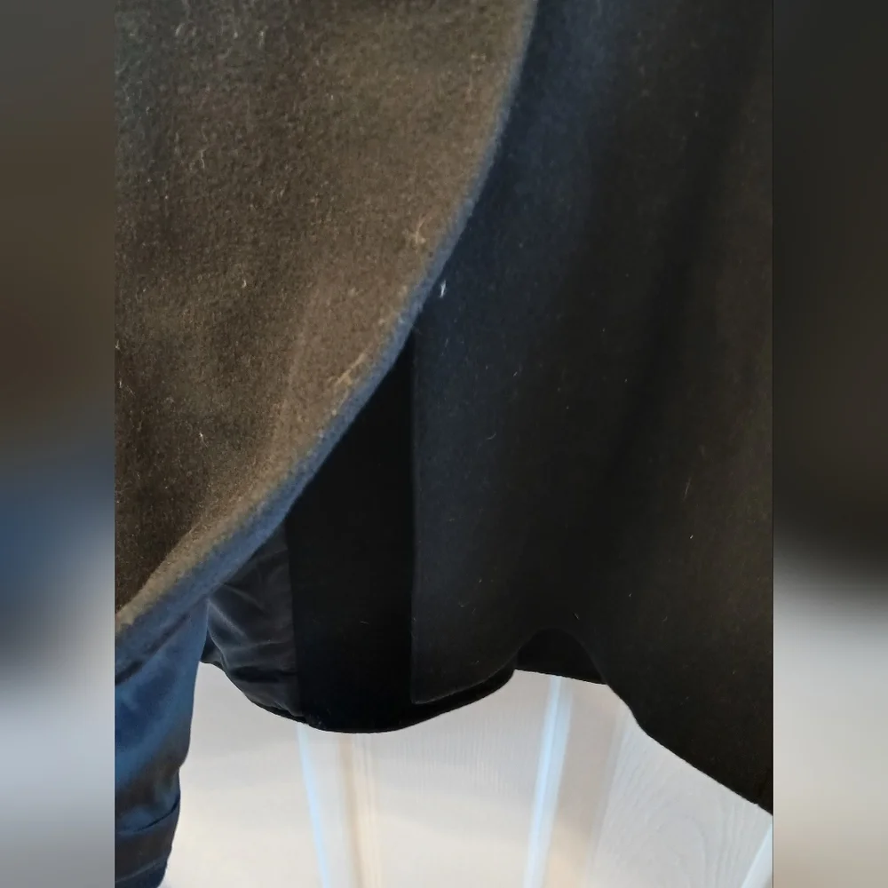 Liz Claiborne Black 100% Wool Coat – Size 18 – Classic Mid‑Length Hidden‑Placket